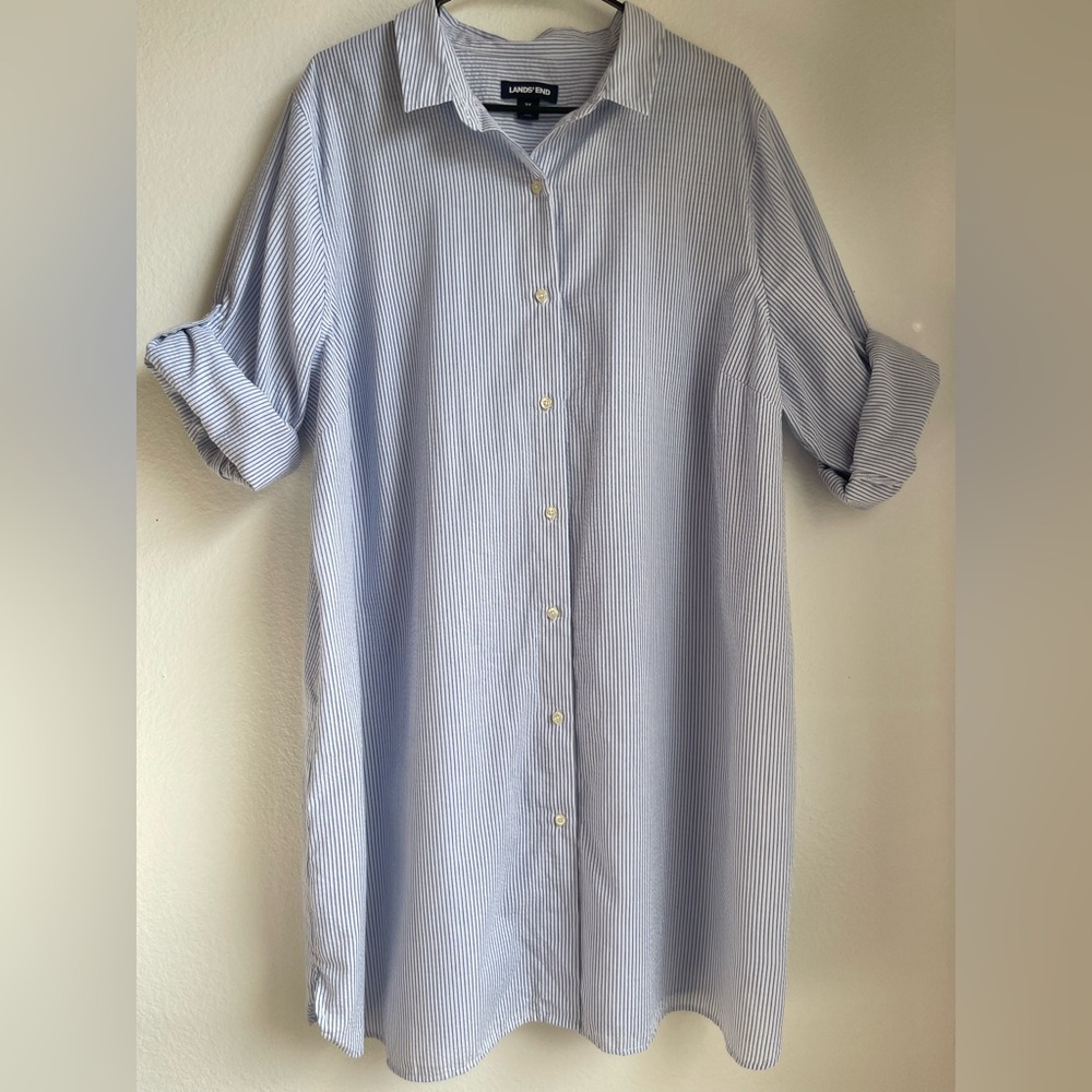 Lands' End Women’s Light‎ Blue Pinstripe Casual Button-Down Shirt - Picture 4 of 12